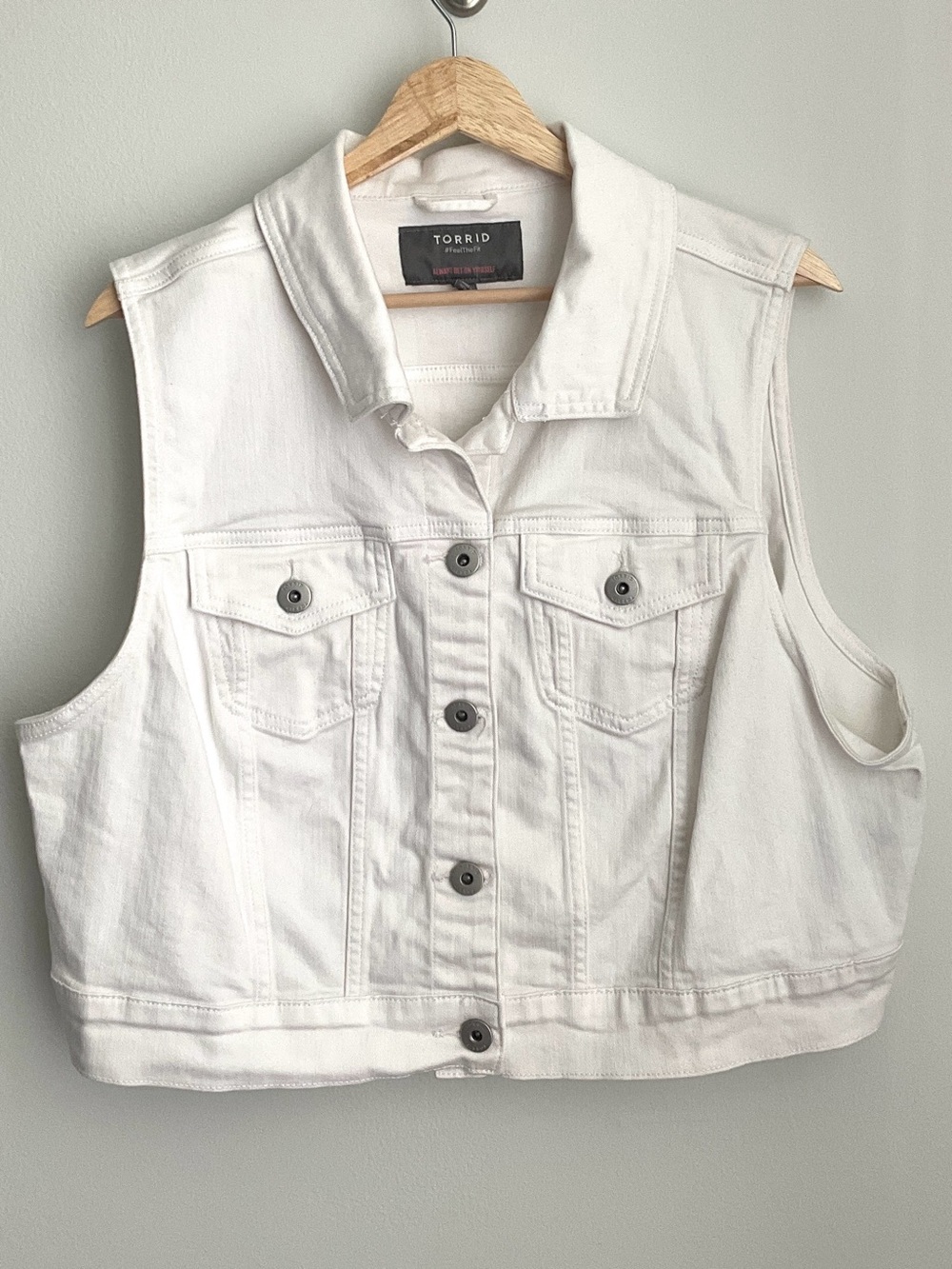 Torrid 2X White Sleeveless Cropped Denim Vest Jacket